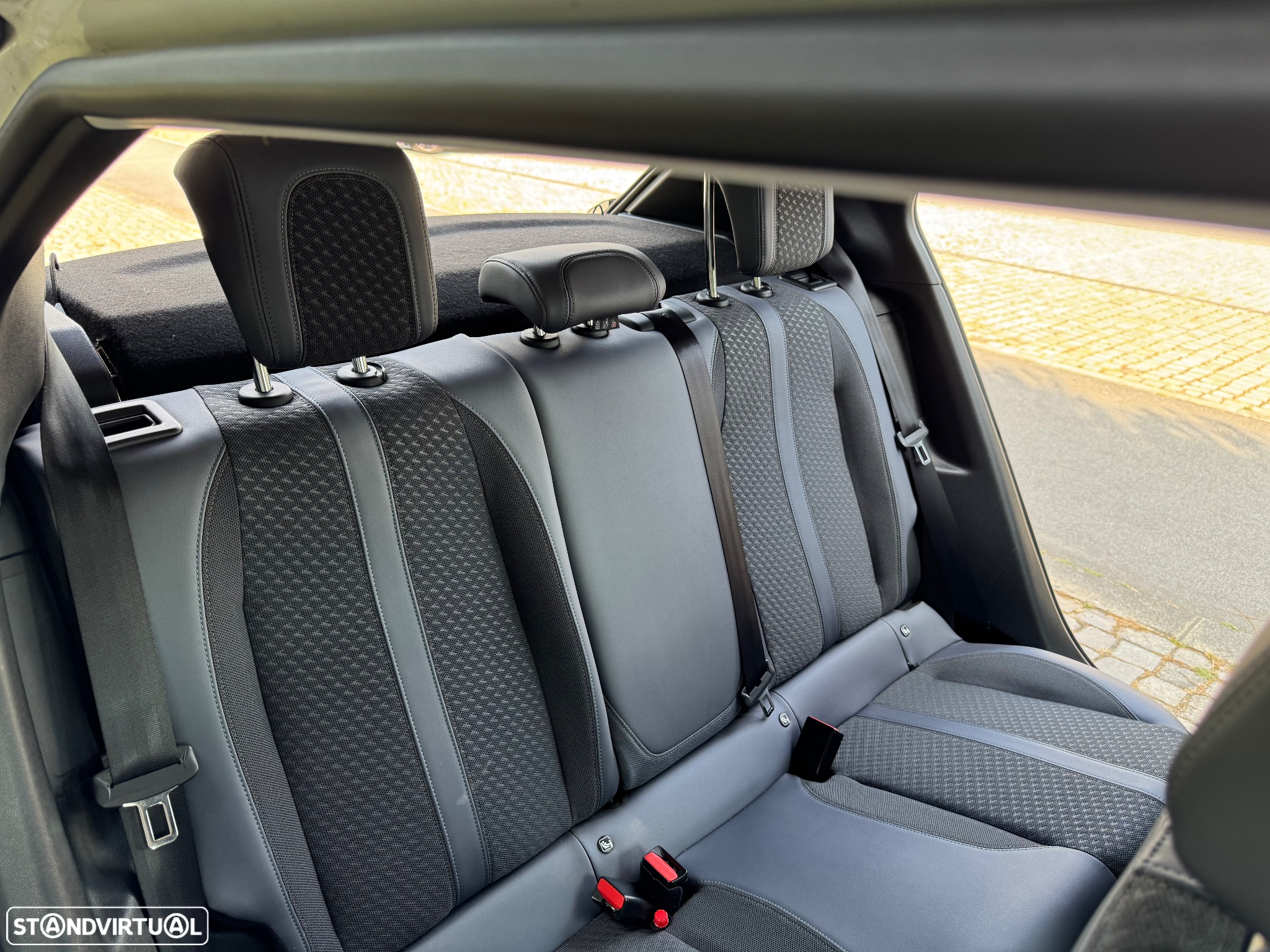 Peugeot e-2008 50 kWh Active Pack - 25