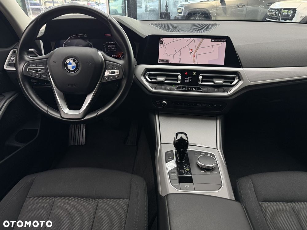 BMW Seria 3 318i - 16