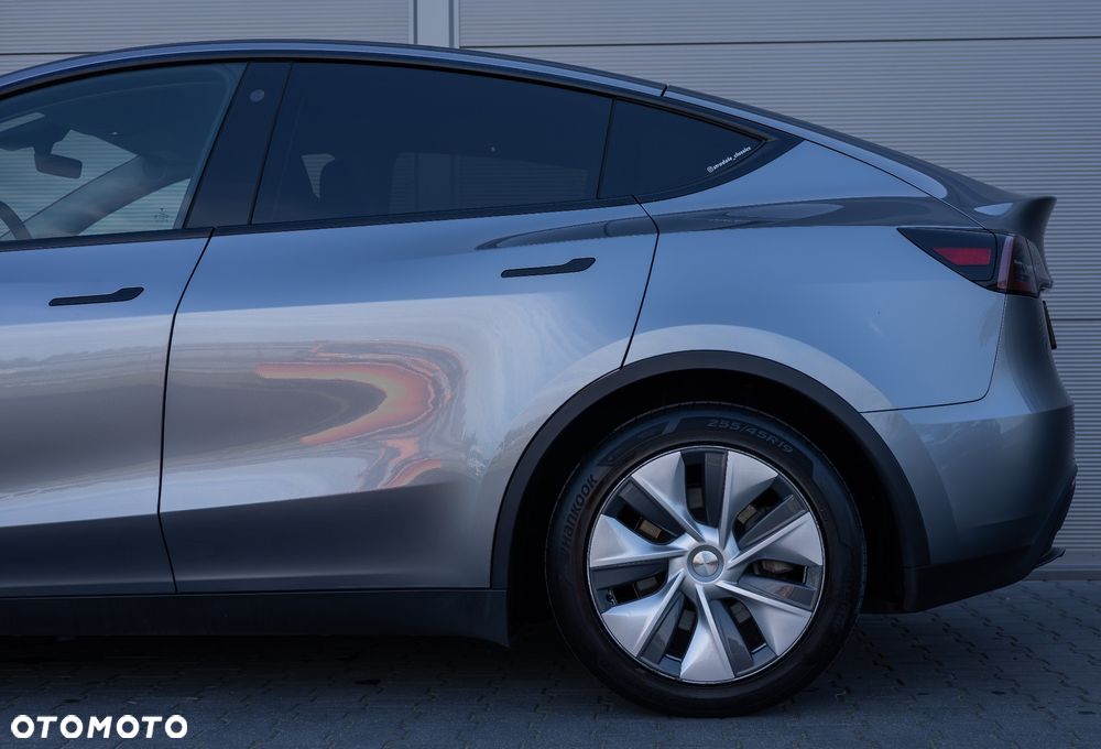 Tesla Y Long Range AWD - 12