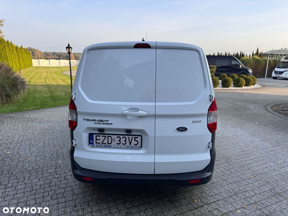 Ford Transit Courier - 11