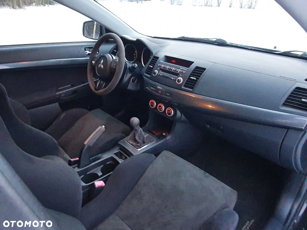 Mitsubishi Lancer Evolution GSR - 12