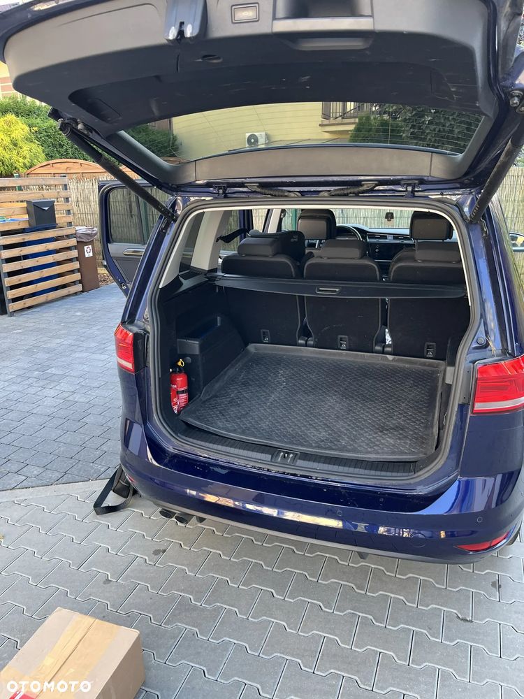 Volkswagen Touran - 10