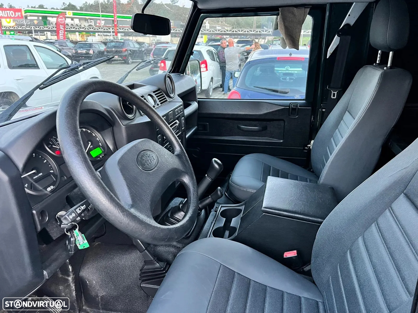 Land Rover Defender - 7
