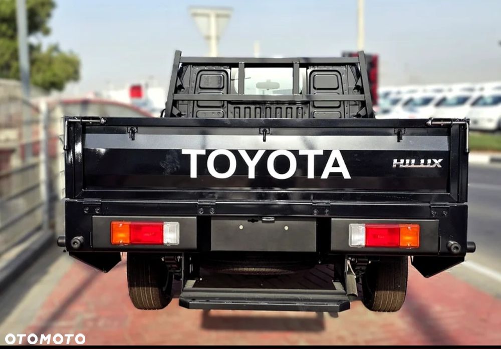 Toyota Hilux - 14