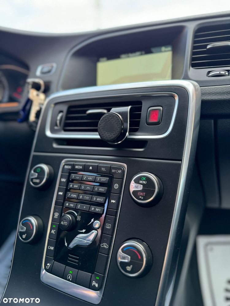 Volvo V60 D4 Momentum - 29