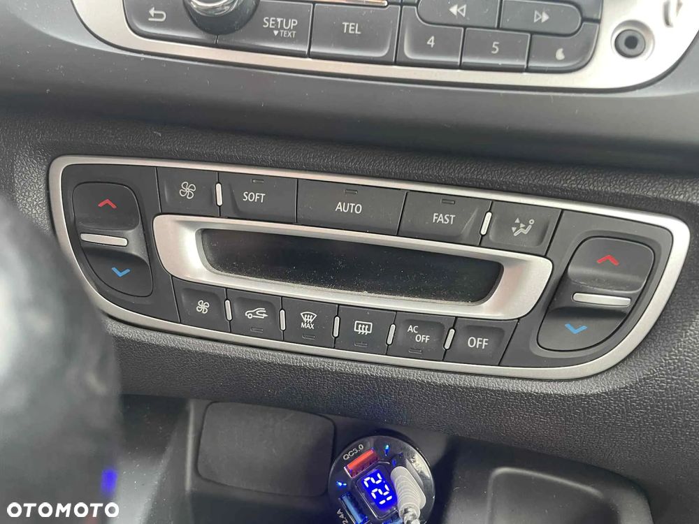 Renault Grand Scenic - 17