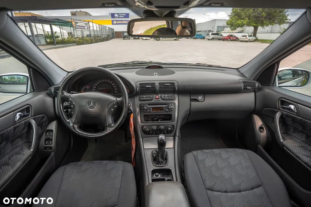 Mercedes-Benz Klasa C 240 Avantgarde Sport Edition - 31
