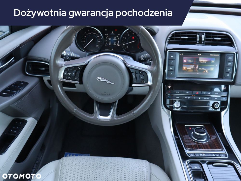 Jaguar XE - 9