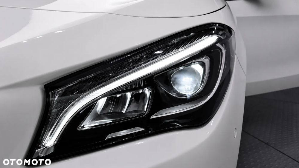 Mercedes-Benz CLA 250 4-Matic AMG Line - 3