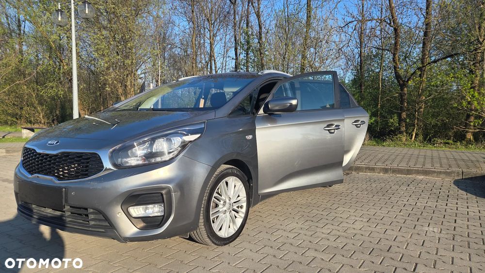 Kia Carens - 18