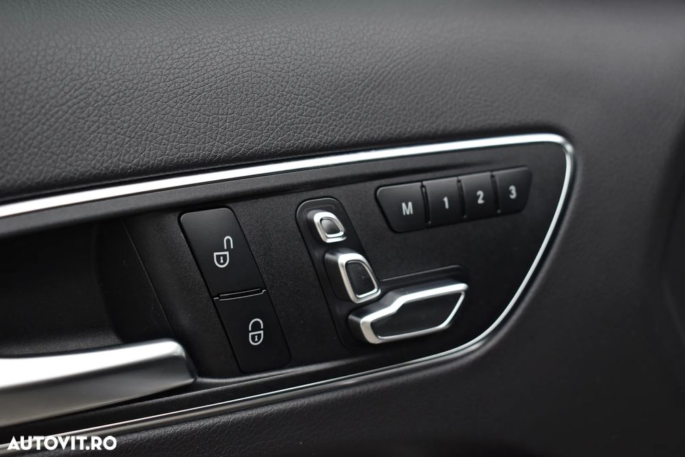 Mercedes-Benz A 220 4MATIC Aut. - 31