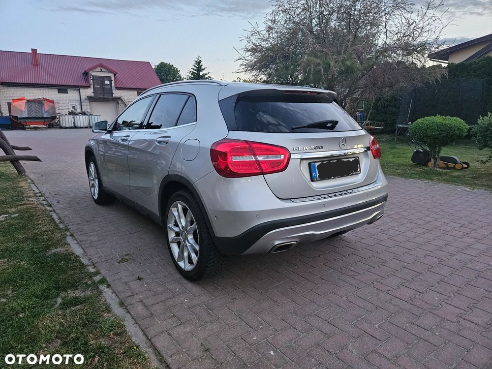 Mercedes-Benz GLA 200 7G-DCT Urban - 4