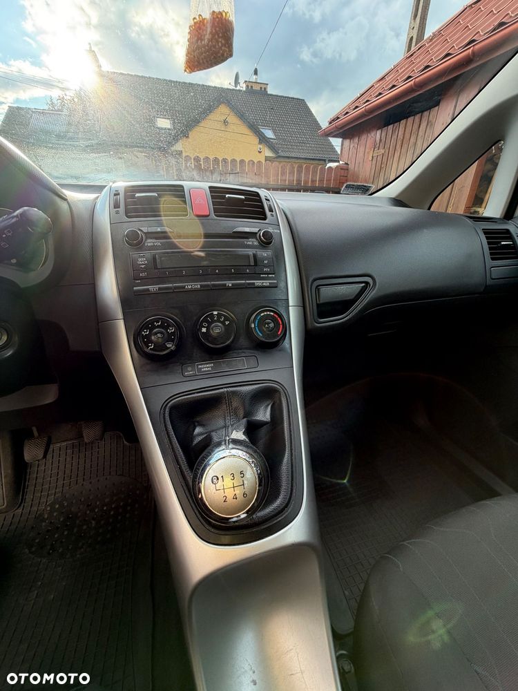 Toyota Auris 1.6 Terra - 6