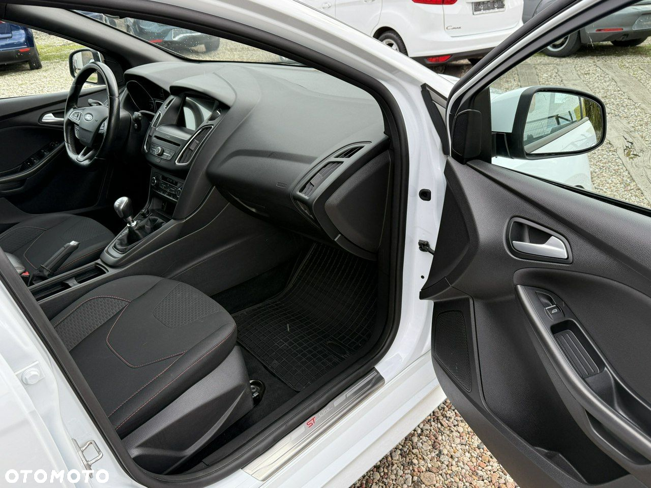 Ford Focus - 37