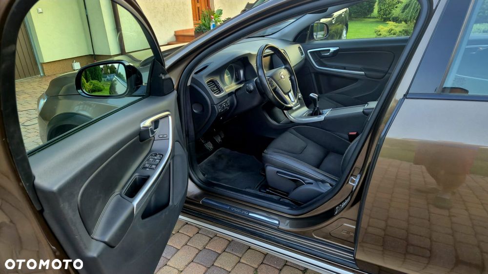 Volvo V60 Cross Country - 9