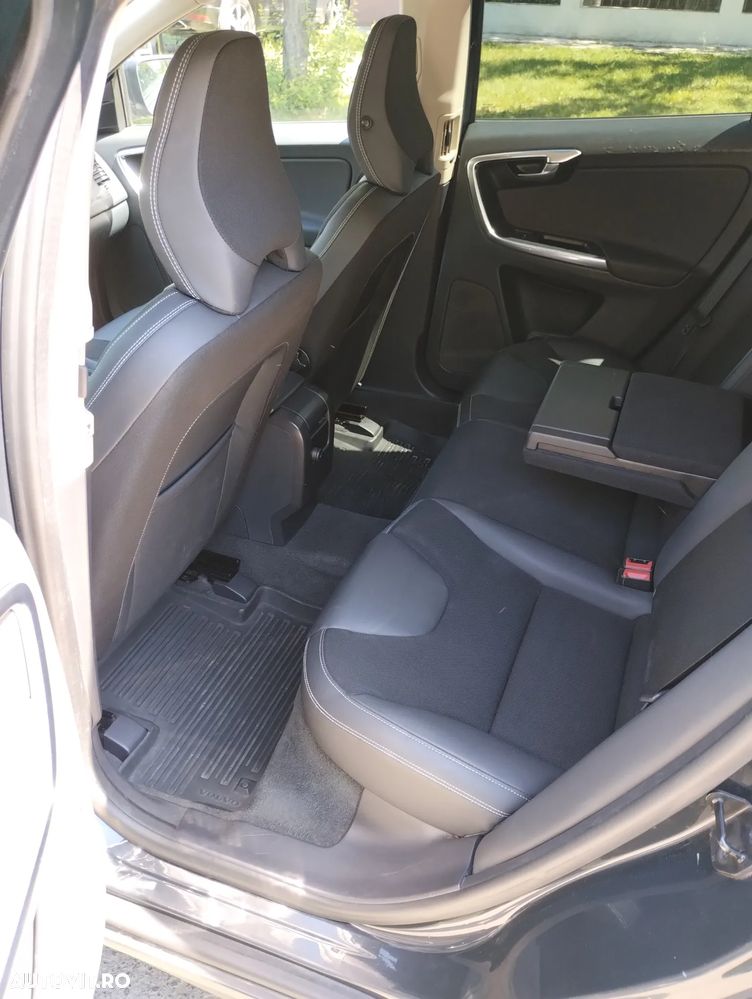 Volvo XC 60 DRIVe R Design - 8