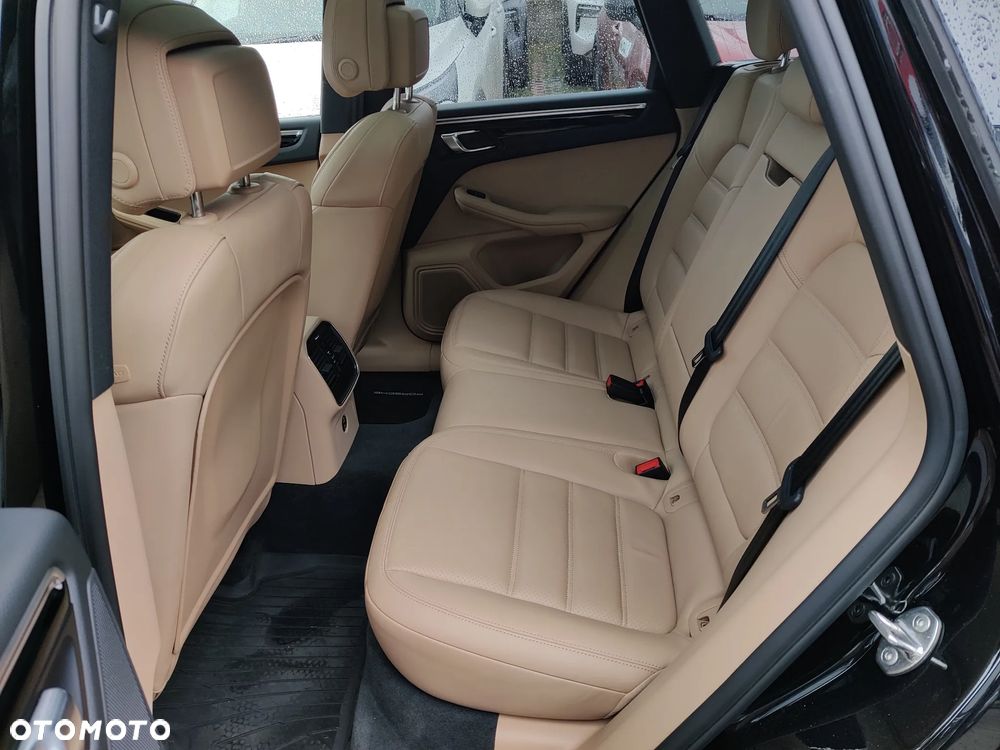 Porsche Macan Standard - 24