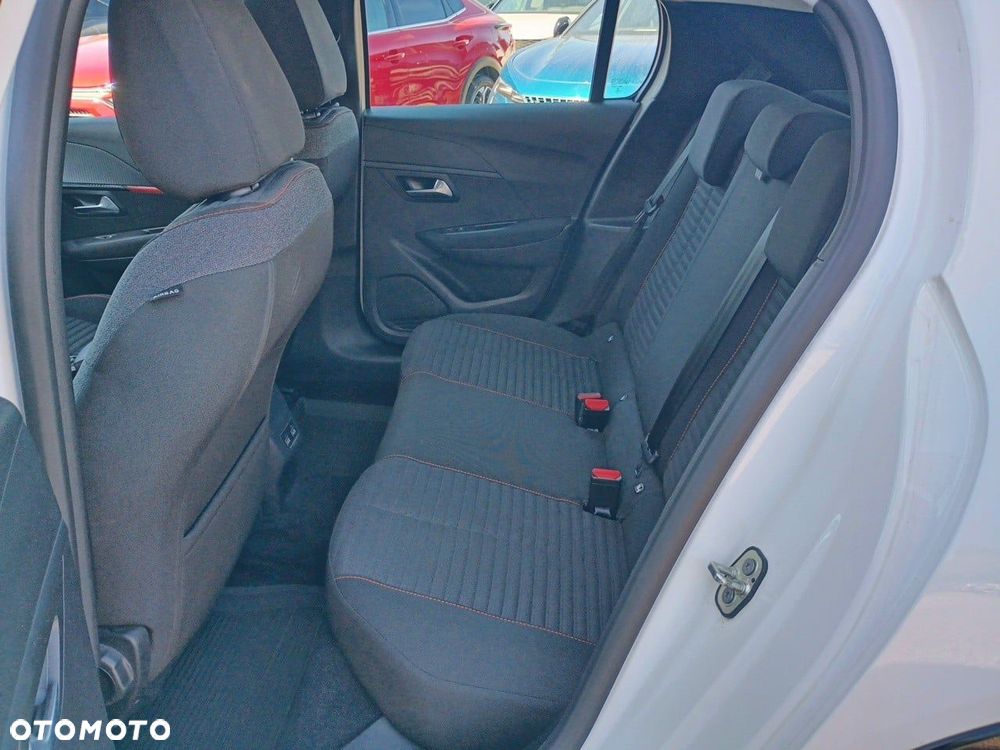 Peugeot 208 - 11