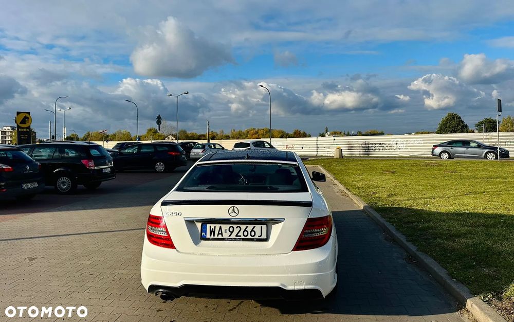 Mercedes-Benz Klasa C 250 CGI BlueEff Sport - 8