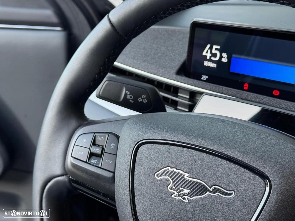 Ford Mustang Mach-E 75.7 kWh Base - 19