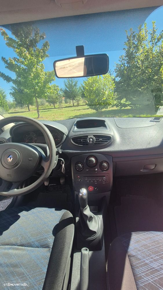 Renault Clio 1.5 dCi Dynamique S - 4