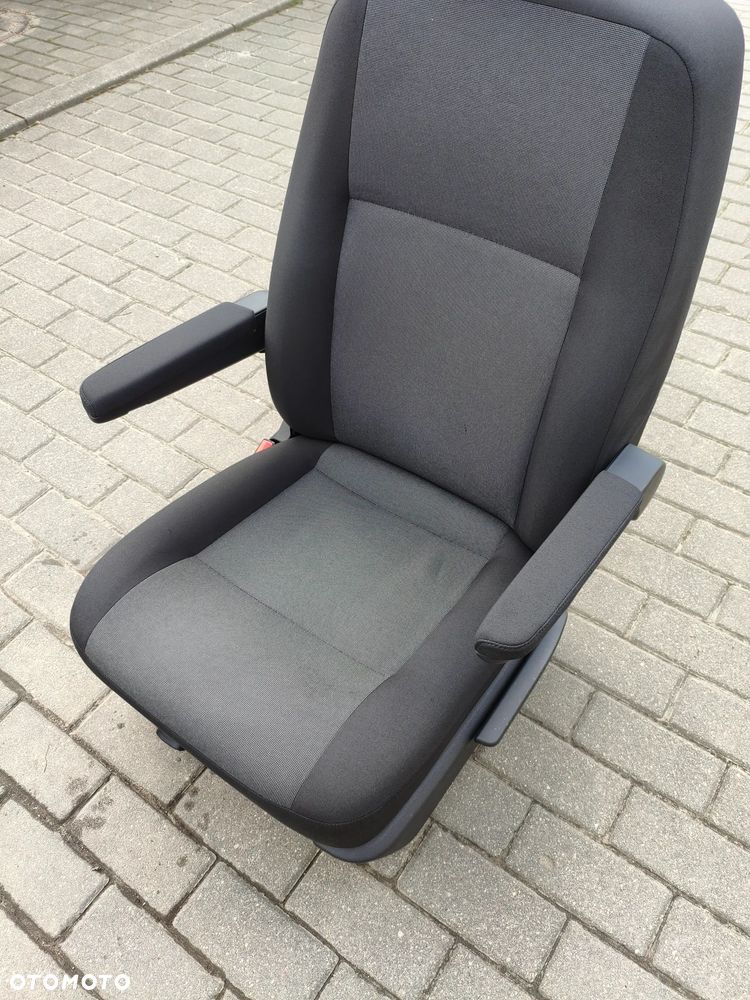 Fotel kierowcy z podłokietnikami VW T6 Austin - 7