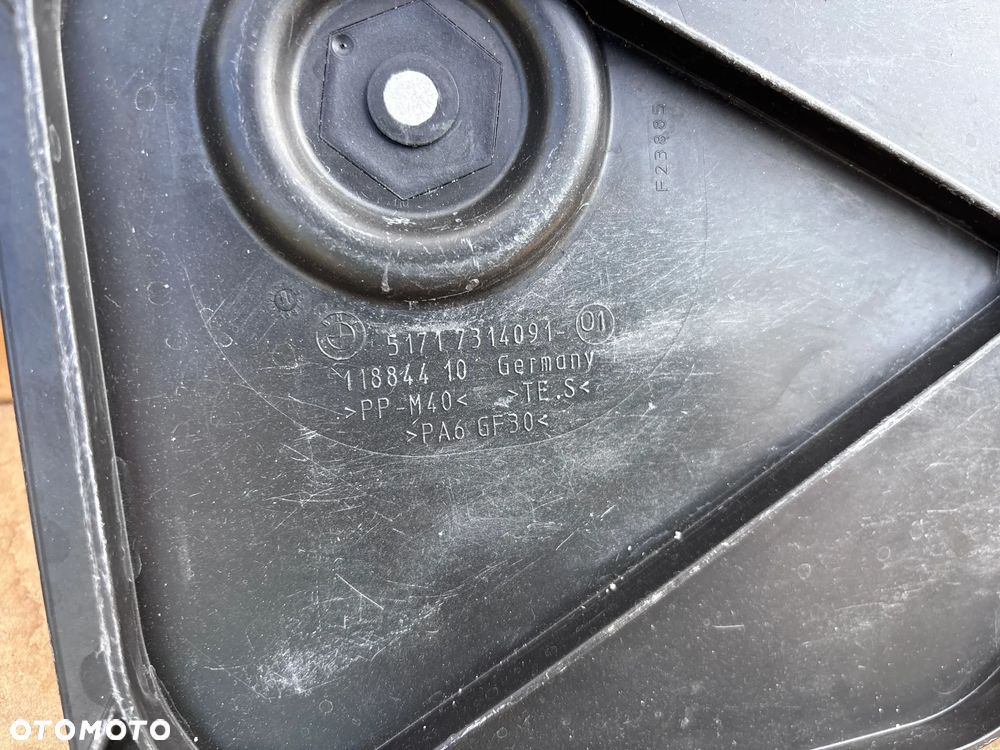 BMW 5 F11 Kombi Oryginalna Zaślepka Schowka Bagażnika Tył Prawy Wydech Dwie Rurki Podwójny 7314091 51717314091 - 2