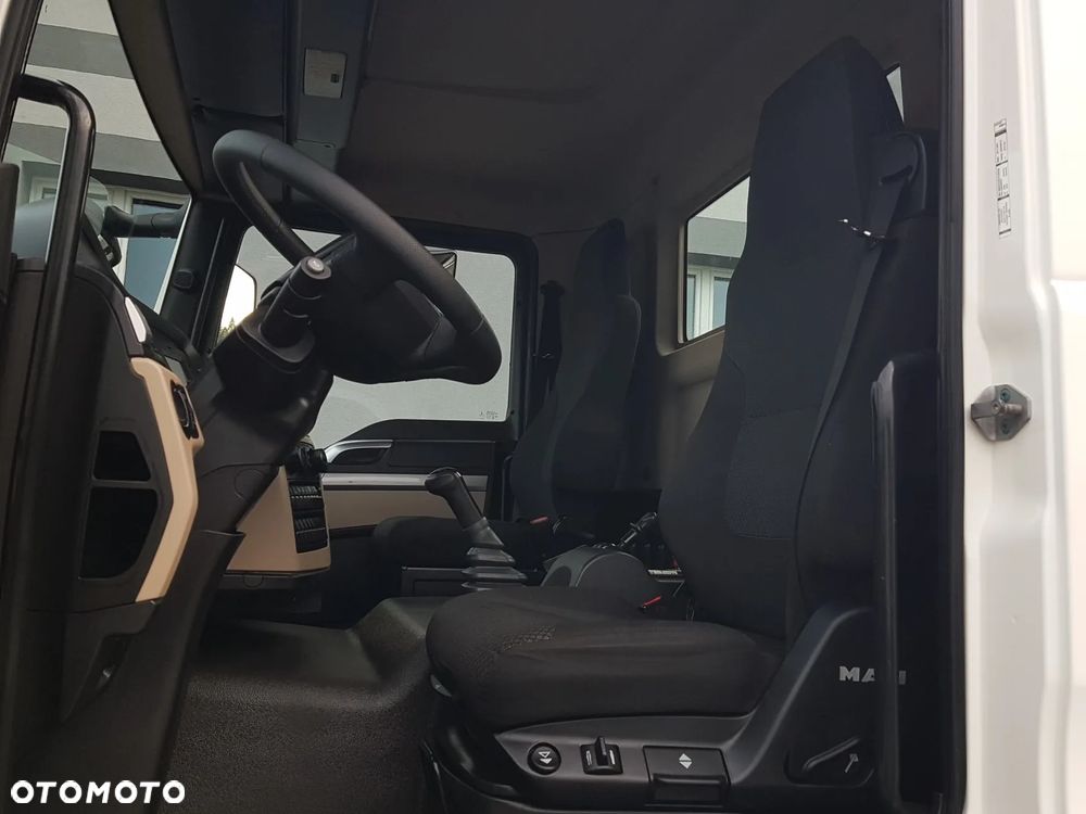 MAN TGL 12.220 HAKOWIEC 4x2 KLIMA - 9