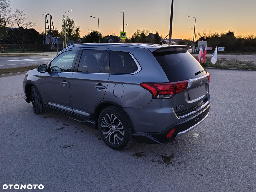 Mitsubishi Outlander - 12