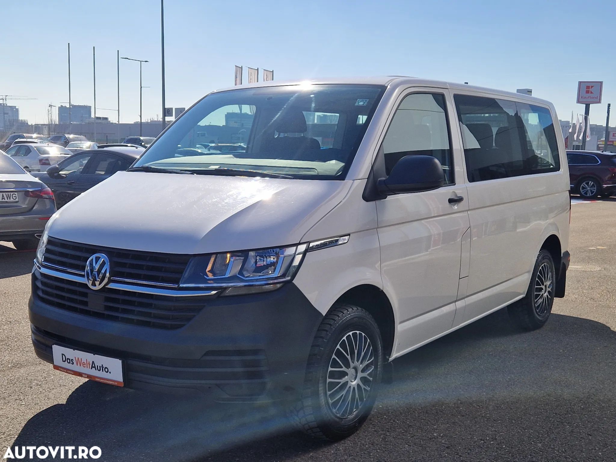 Volkswagen Caravelle - 1