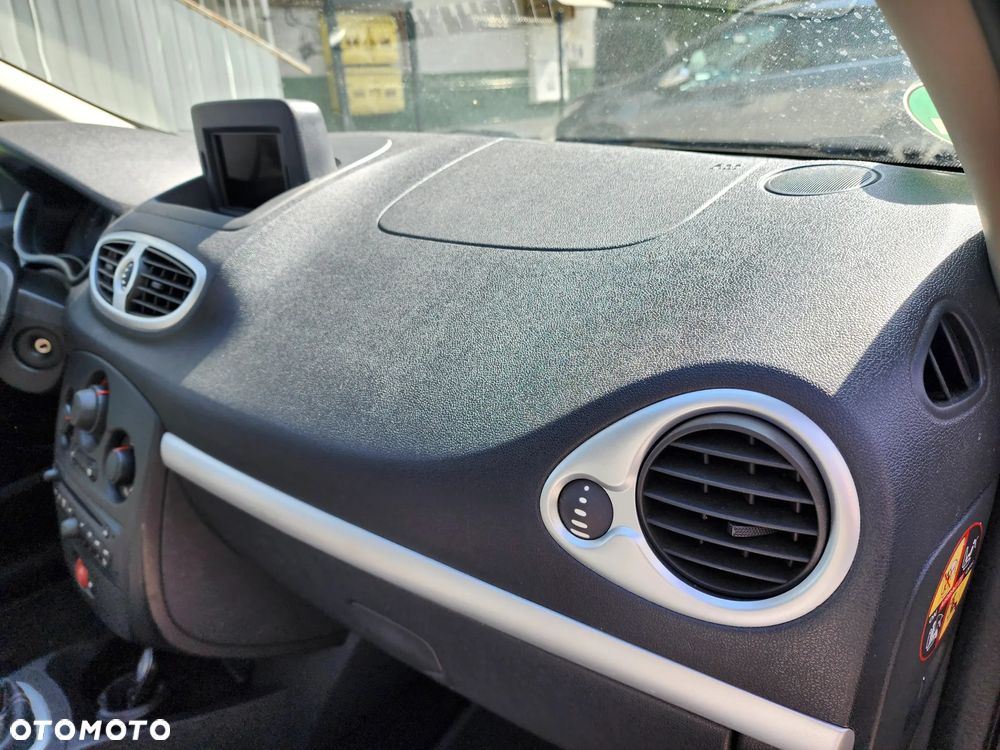 Renault Clio 1.2 16V 75 Expression - 22