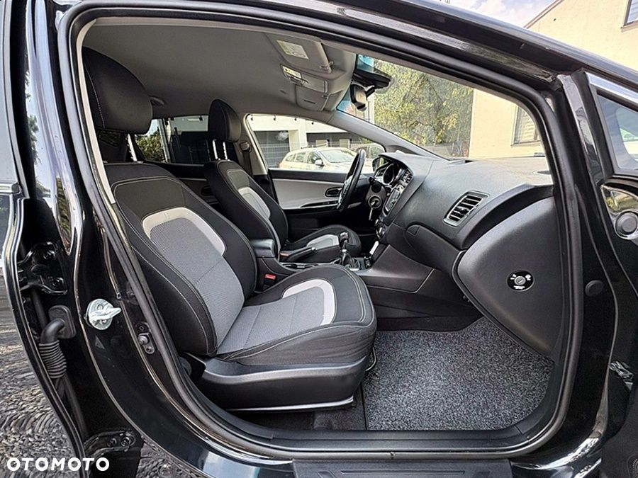 Kia Ceed 1.4 CVVT Dream-Team Edition - 27