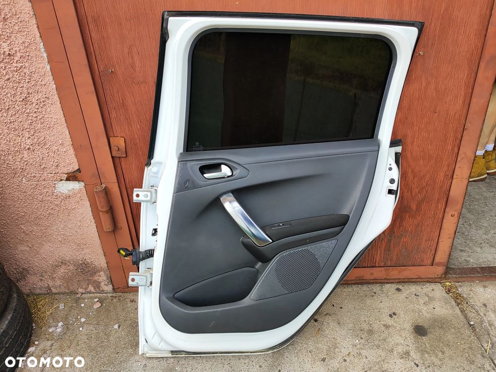 tanio ! PEUGEOT 2008 I 2013-19r drzwi tył prawe Białe kod EWP kompletne jak na aucie -szyba -zamki -klamki - podnośnik szyby elektr. -tapicerka drzwi -listwy itp, wersja EUROPA, dość ładne - 6