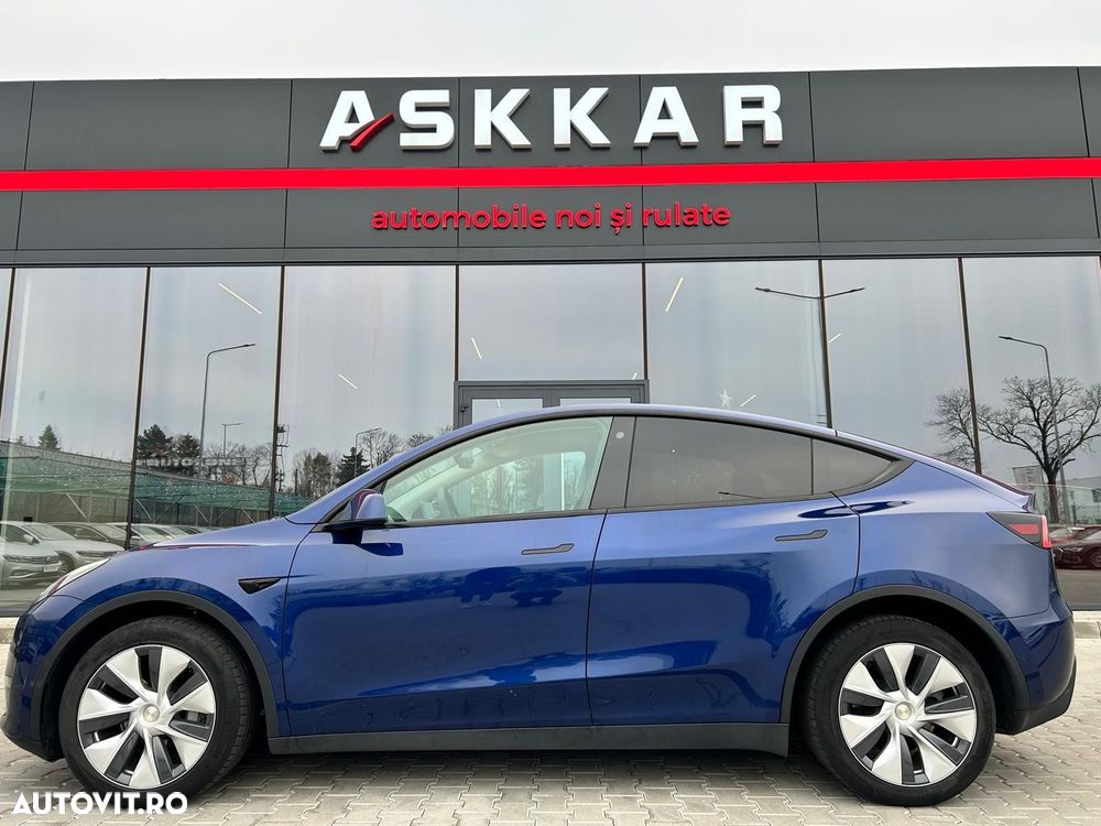 Tesla Model Y Long Range Dual Motor AWD - 11