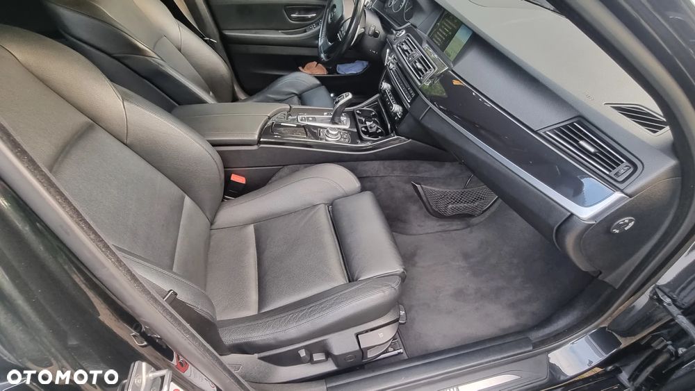 BMW Seria 5 525d - 12