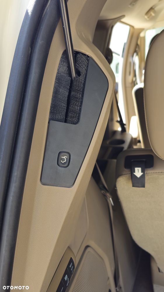 Chrysler Town & Country 3.6 Limited - 19