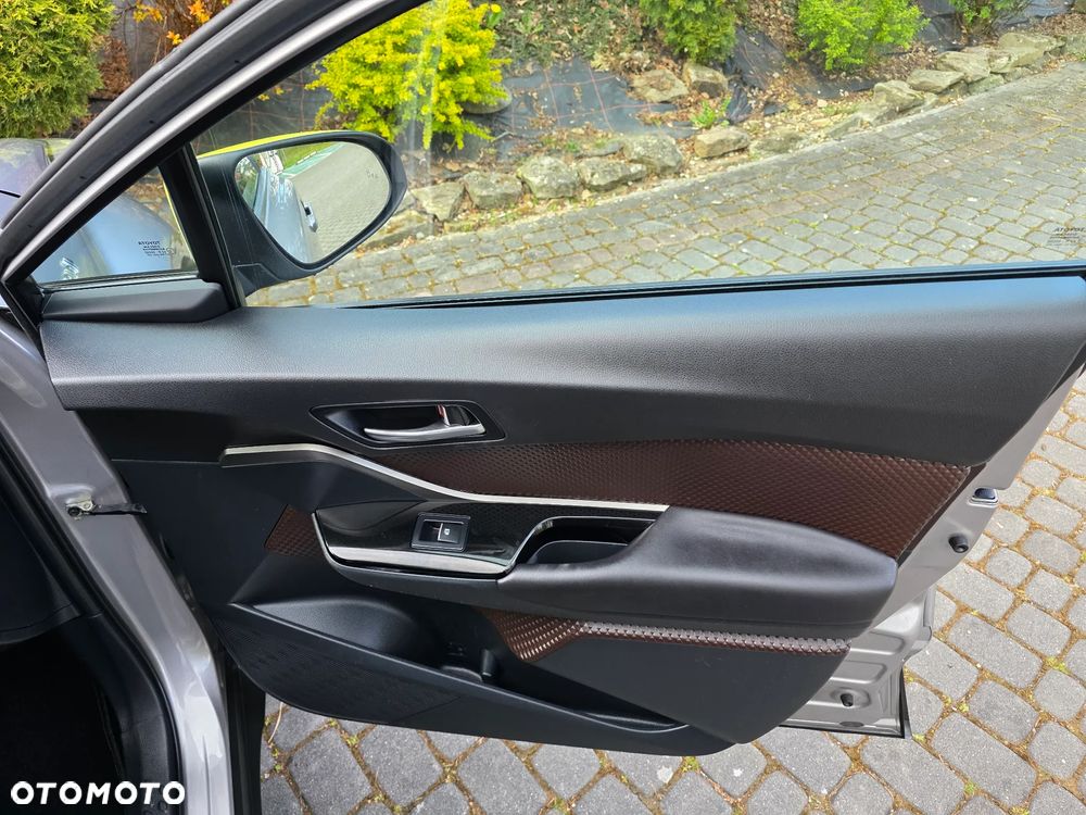 Toyota C-HR 1.8 Hybrid Neon Lime powered by JBL - 20