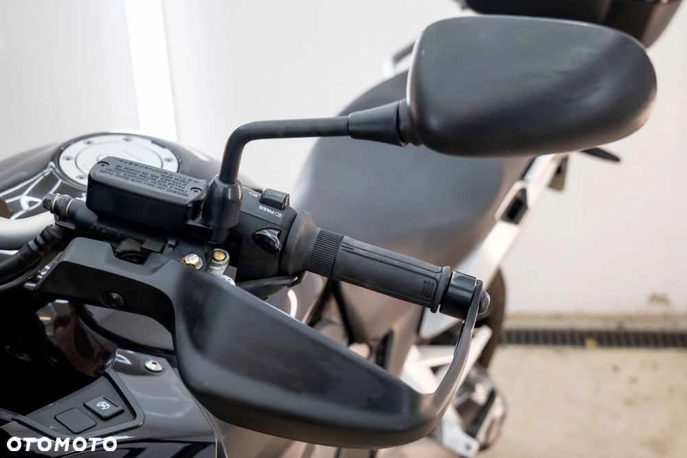 Honda VFR - 29