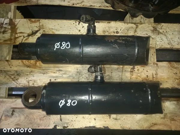 Siłownik podnośnika fi80mm Case Maxxum 140 - 1