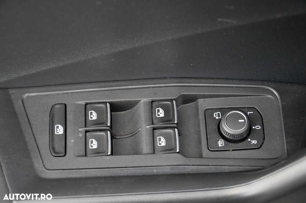 Volkswagen T-Roc - 33