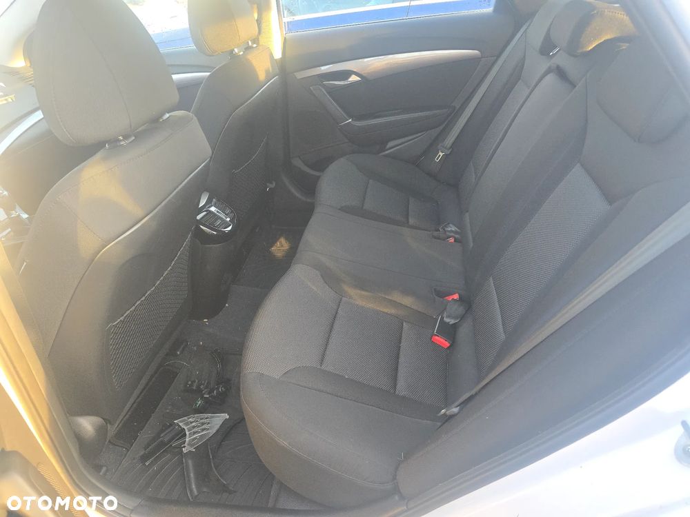 Hyundai i40 Kombi blue 1.6 Family - 8