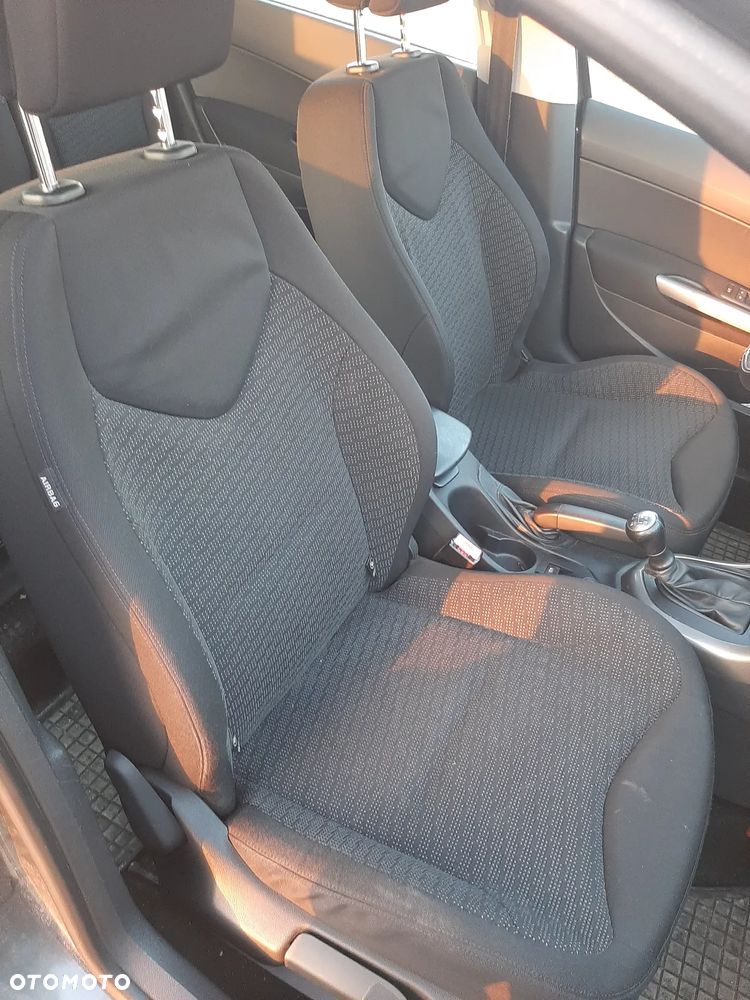 Peugeot 308 - 8