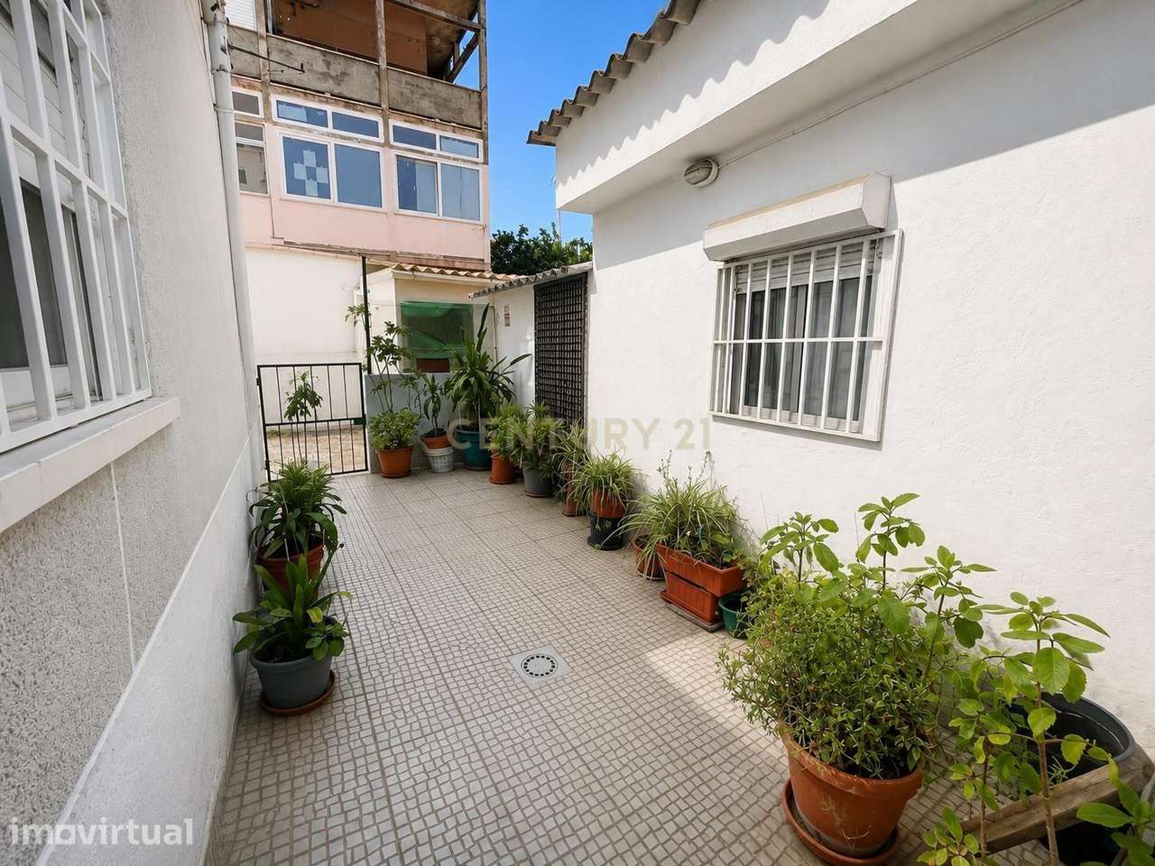Apartamento T1 + 1 com Logradouro no Feijó - Grande imagem: 3/17