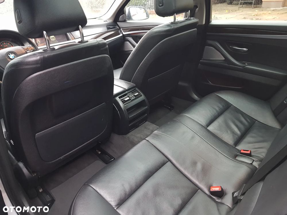 BMW Seria 5 525d Touring Sport-Aut - 23