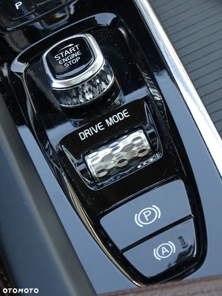 Volvo XC 60 T8 Twin Engine AWD Geartronic Momentum - 22