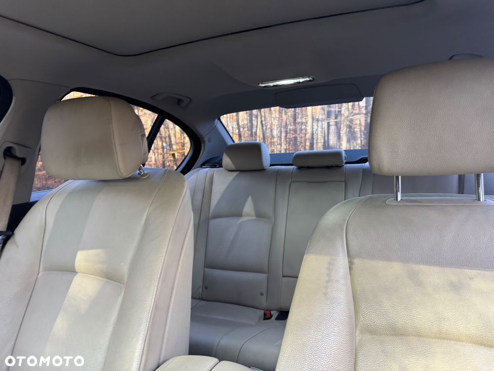 BMW Seria 5 528i xDrive Modern Line - 30