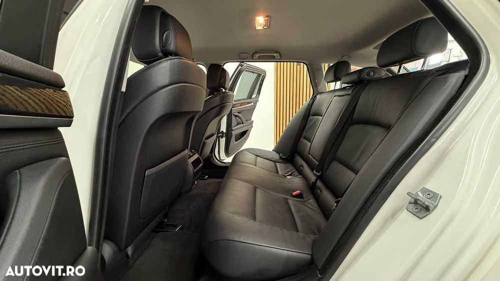 BMW Seria 5 528i Aut. Luxury Line - 15