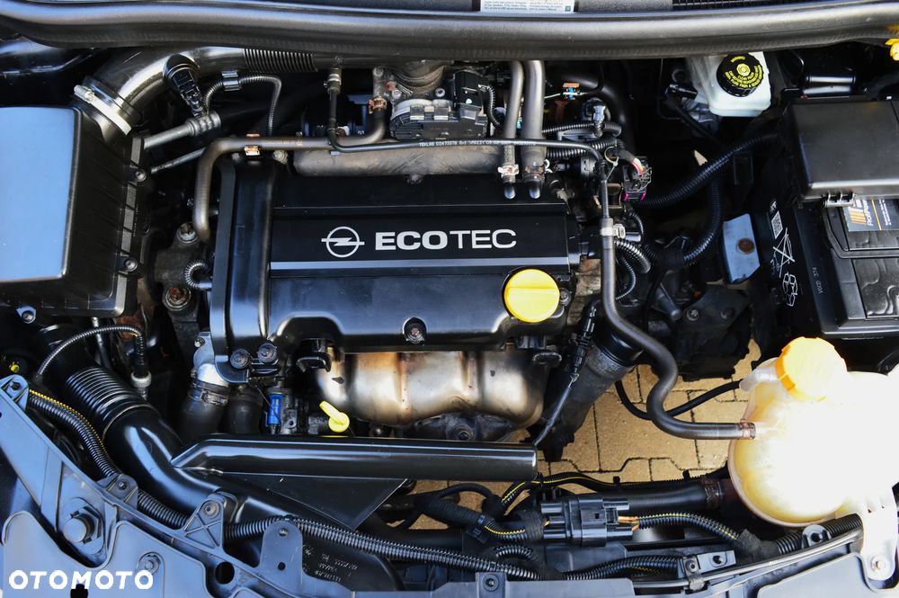 Opel Corsa 1.4 16V Cosmo - 37