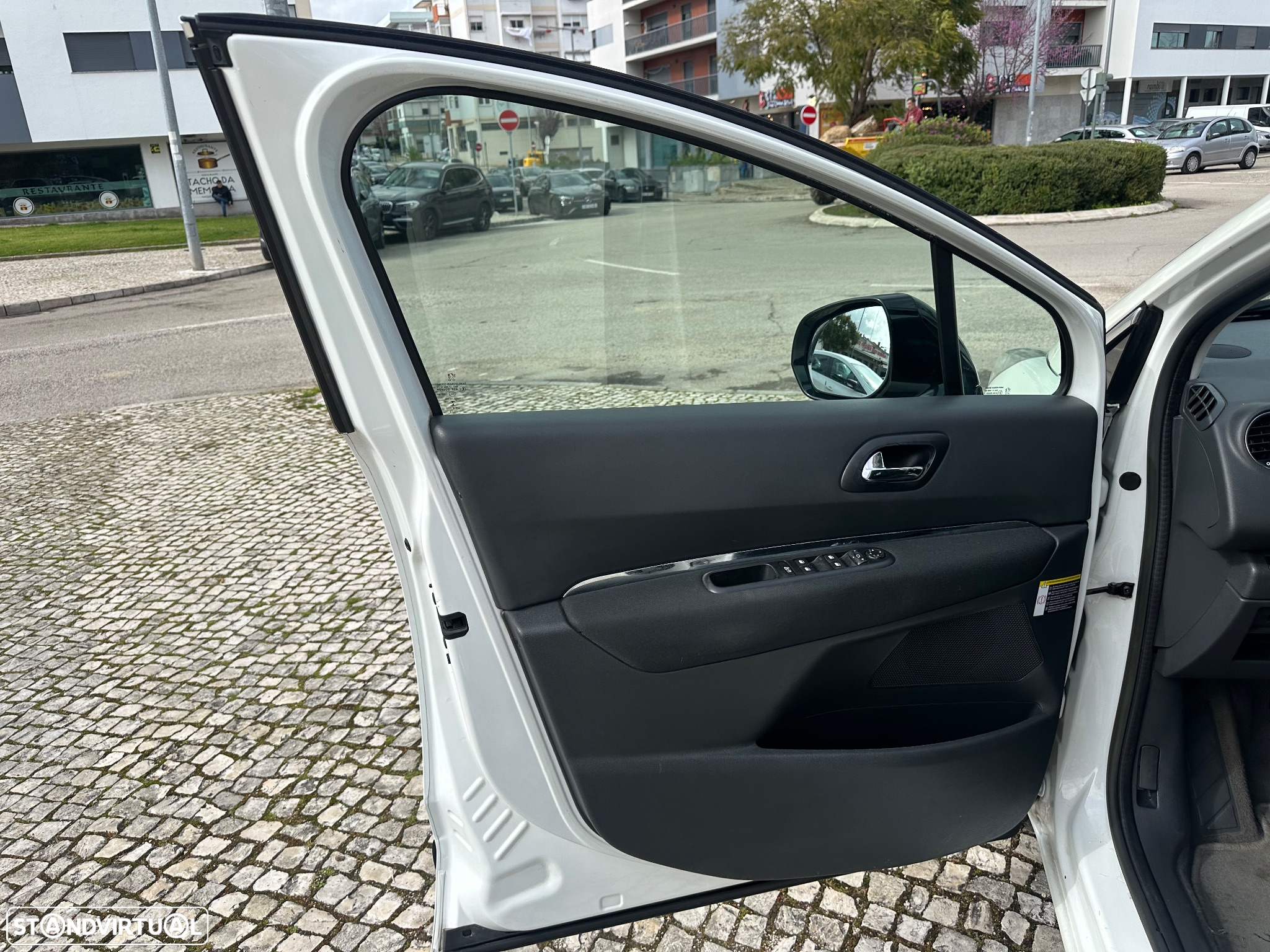 Peugeot 3008 2.0 HDi Hybrid4 99g - 13