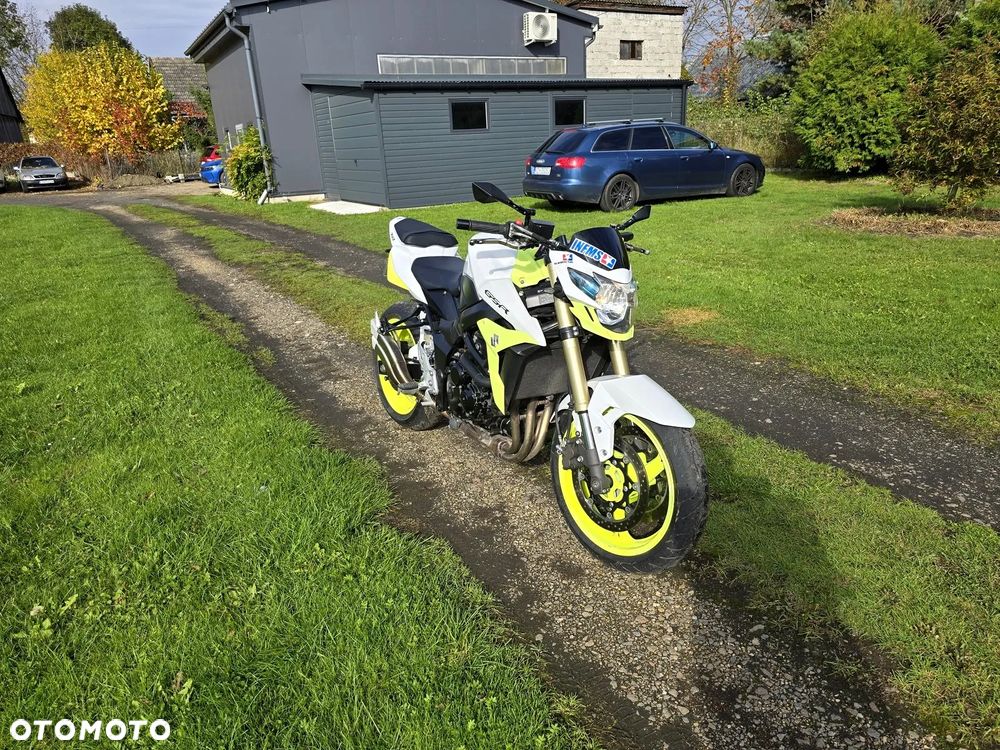 Suzuki GSR - 2